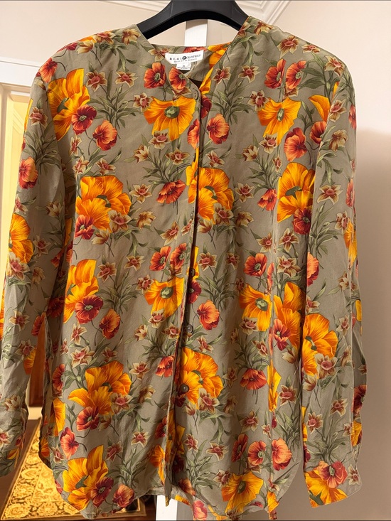 real clothes saks fifth avenue Tops - Saks fifth avenue silk Olive Floral Button Yellow & Orange Blooms size blouse M